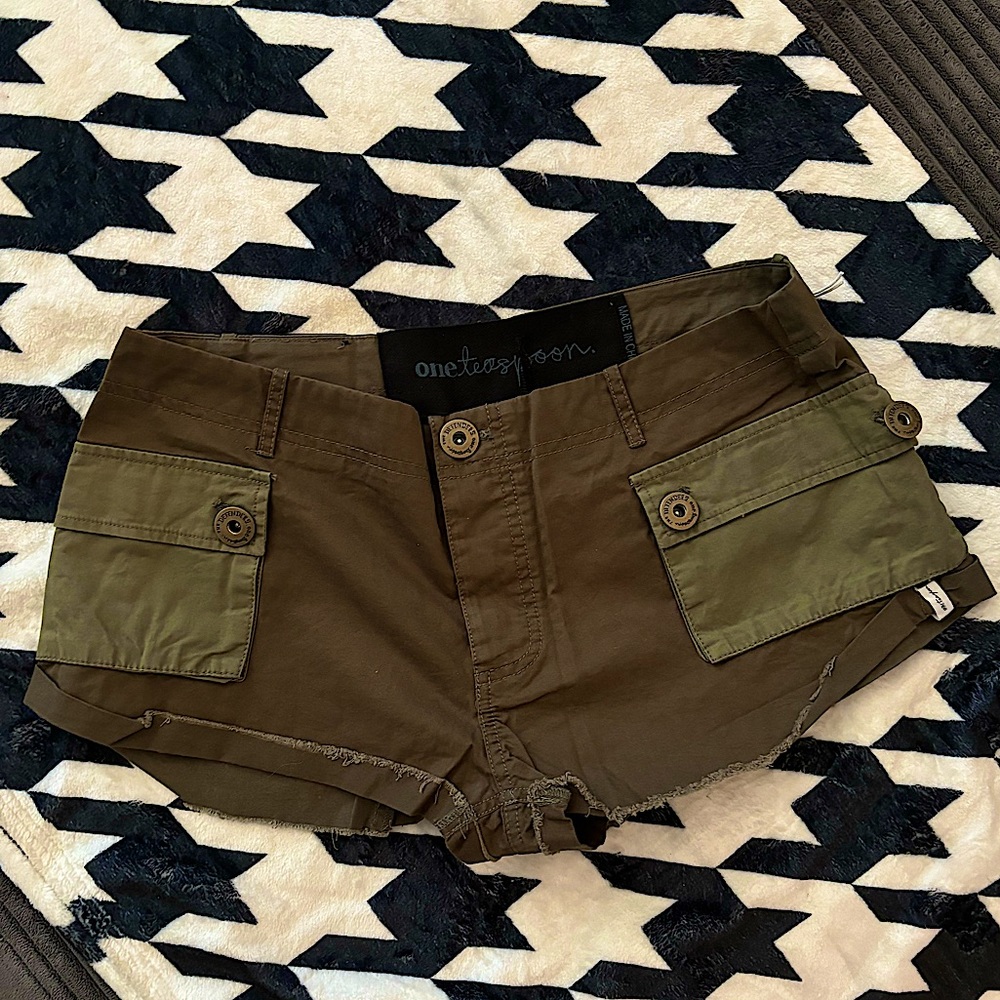 NWOT One Teaspoon Olive Green Shorts SZ S Are very flattering love this look!